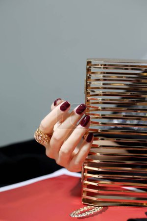 Foto de Imágenes sobre uñas, belleza de uñas, manos hermosas y esmalte de uñas - Imagen libre de derechos