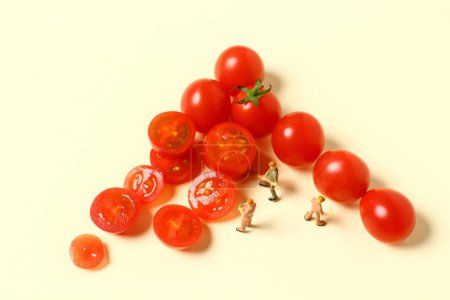 Téléchargez les photos : Nouvelles images de tomates cerises, petites tomates, tomates fraîches - en image libre de droit