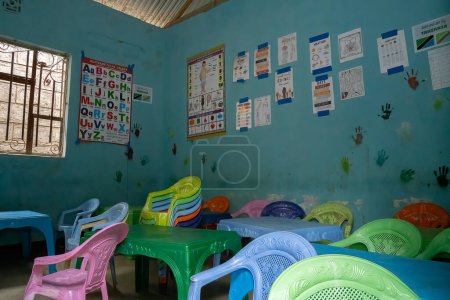 Foto de Arusha, Tanzania - 17 de octubre de 2022: Una de las aulas en el orfanato fructífero, una casa para docenas de huérfanos, en Arusha, Tanzania. - Imagen libre de derechos