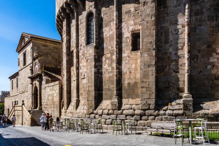 Téléchargez les photos : Avila, Espagne - 11 septembre 2022 : Chapelle de Saint-Segundo à côté de la cathédrale - en image libre de droit
