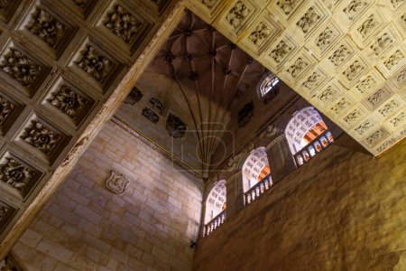 Foto de Salamanca, Spain - January 15, 2022: Interior view of the Monastery of San Esteban. Ribbed vaults - Imagen libre de derechos