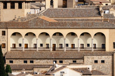 Teleobjektiv-Ansicht der Altstadt von Toledo. Altbauten im jüdischen Viertel