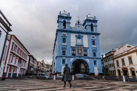 Photo for Angra do Heroismo, Portugal - July 1, 2022: Misericordia church and statue of the famous Portuguese explorer Vasco da Gama in the port of Angra do Heroismo. Terceira Island, Azores, Portugal - Royalty Free Image