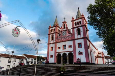 Foto de Angra do Heroismo, Portugal - 2 de julio de 2022: La Catedral de Angra do Heroismo. Isla Terceira, Azores. - Imagen libre de derechos