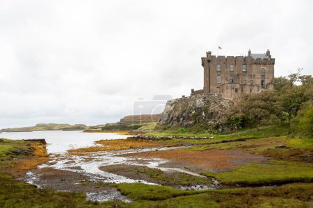 Téléchargez les photos : Le château de Dunvegan dans l'île de Skye, Écosse - en image libre de droit
