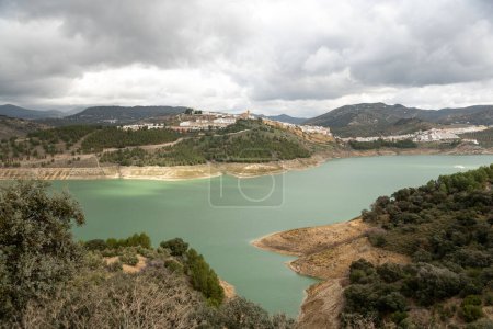 Foto de Lago salvaje en Andalucía, Granada - Imagen libre de derechos