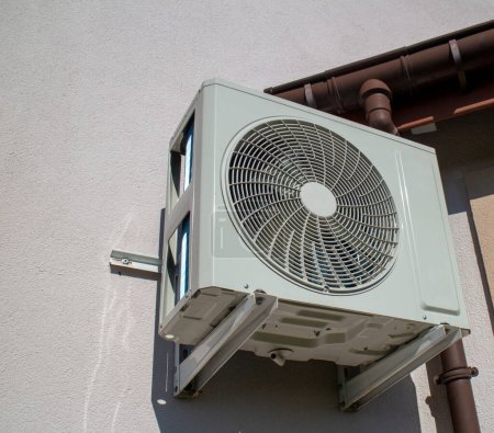 Téléchargez les photos : Climatiseur extérieur, climatiseur extérieur. - en image libre de droit