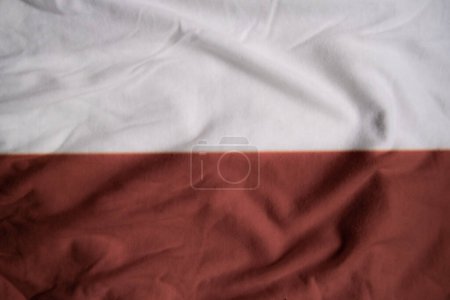 Téléchargez les photos : Gros plan sur la texture du drapeau polonais. Photo de haute qualité - en image libre de droit