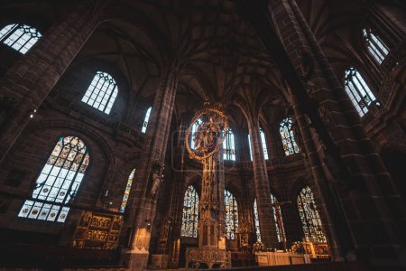 Téléchargez les photos : Majestic altar, walls, stained glass windows of the ancient Gothic Catholic Cathedral of Nuremberg, Germany. High quality photo - en image libre de droit
