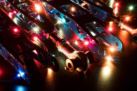 Téléchargez les photos : Noël bleu sport drift car suspension arrière leviers tuning en guirlande - en image libre de droit