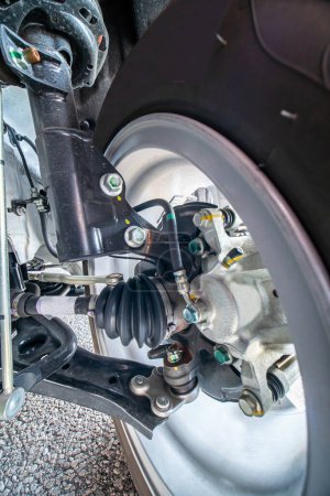 Téléchargez les photos : Close-up view of new CV Joint and rubber boot on the front car wheels. Part of suspension system components, including CV axles and half shaft assembly, strut, steering knuckle, control arm bushing. - en image libre de droit