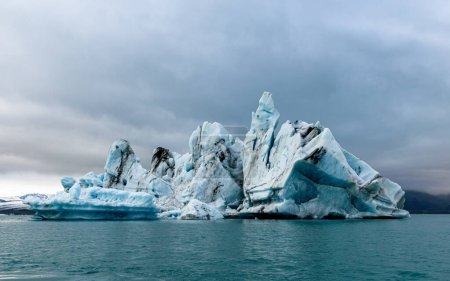 Eisberg in der Lagune von Jokulsarlon, im Süden Islands