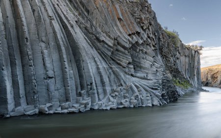 Colonnes de basalte dans le canyon de Studlagil, célèbre monument de l'est de l'Islande