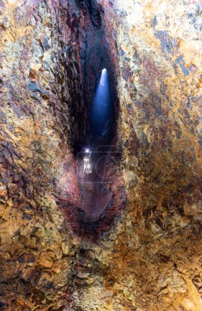 L'intérieur de la chambre magmatique du Thrihnukagigur, un volcan dormient près de Reykjavik, en Islande