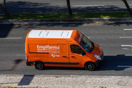 Foto de Lisboa, Portugal, 13 de marzo de 2024, vehículo comercial de la empresa Empifarma Pharmaceutical Distributor - Imagen libre de derechos