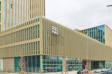 Foto de EXEO Oficina Campus vista arquitectónica de un edificio de oficinas contemporáneo con el logotipo proman en lisbon, portugal - Imagen libre de derechos