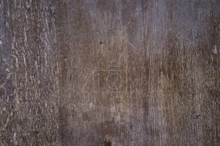Téléchargez les photos : Texture d'une vieille porte en bois aux tons marron. Concept décors et pochoirs. - en image libre de droit