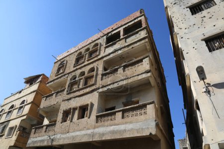 Téléchargez les photos : Taiz Yémen - 22 août 2017 : Une maison détruite par la guerre dans la ville de Taiz - en image libre de droit
