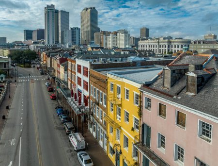 Foto de Vista aérea de coloridas casas coloniales en el Barrio Francés de Nueva Orleans - Imagen libre de derechos