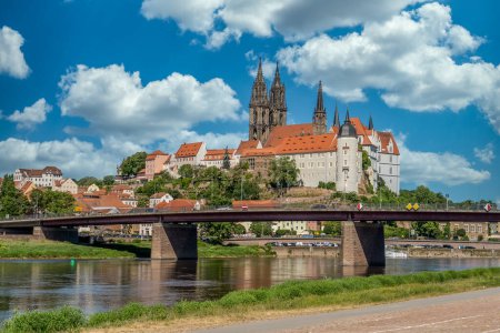 Téléchargez les photos : Meissen, vue sur l'Albrechtsburg et dôme avec un pont sur l'Elbe - en image libre de droit