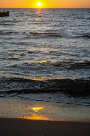 Coucher de soleil sur la mer Baltique près d'Ahrenshoop - Fischland-Darss-Zingst, mer Baltique, Mecklembourg-Poméranie occidentale, Allemagne