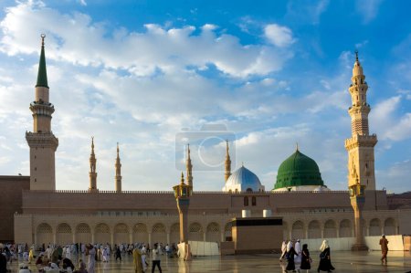 Téléchargez les photos : Mosquée nabvi - Madeena, Saudiarabie - en image libre de droit