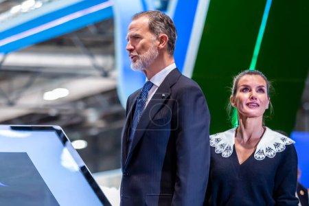 Téléchargez les photos : Madrid, Spain- January 18, 2023: The King and Queen of Spain visit the FITUR tourism fair in Madrid. Felipe VI and Doa Leticia inaugurate FITUR in Madrid. - en image libre de droit