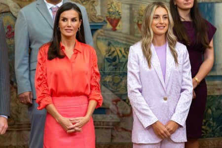 Téléchargez les photos : Madrid, Espagne- 18 avril 2023 : Le roi et la reine d'Espagne décernent les prix nationaux du sport au Palacio del Pardo. Alexia Putellas remporte l'un des prix pour l'athlète le plus distingué - en image libre de droit