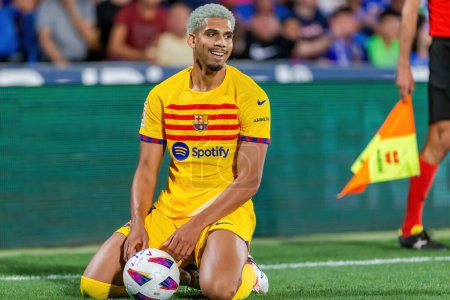 Photo for Madrid, Spain- August 13, 2023: Soccer match between Getafe FC and Barcelona FC of the Spanish EA Sports league. Ronald Araujo with the ball. Football players. - Royalty Free Image