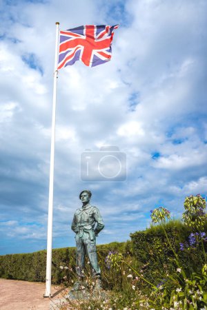 Téléchargez les photos : Statue et mémorial pour Lord Lovat à Sword beach, en Normandie, en France. 15 août 2023. - en image libre de droit
