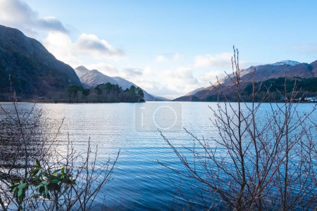 Téléchargez les photos : Une matinée paisible au Loch Shiel, Glenfinnan, Écosse. - en image libre de droit