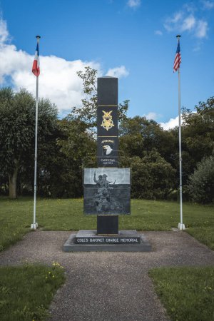 Téléchargez les photos : Monument de guerre pour la 101ème Airborne à Purple Heart Lane, Carentan France Normandie. 14 août 2023. - en image libre de droit