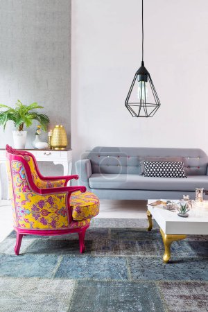 Foto de Moderna pared de piedra sala de estar de lujo y lámpara moderna, diseño de interiores - Imagen libre de derechos