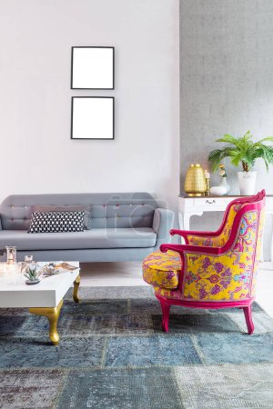 Foto de Interior moderno para sala de estar y decoración de pared de piedra de oficina y sofá de color especial y parquet - Imagen libre de derechos