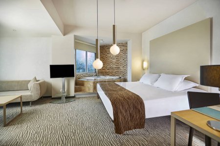 Foto de Luxury bedroom with view to home and hotel - Imagen libre de derechos