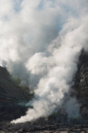 Foto de Clouds of gas rising from a valley in a volcano, Mt Io, Hokkaido - Imagen libre de derechos