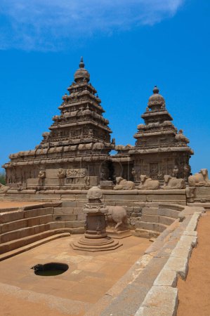 Téléchargez les photos : Fantastique conception d'art de monolithique célèbre Temple Shore près de Mahabalipuram, site du patrimoine mondial au Tamil Nadu, Inde - en image libre de droit