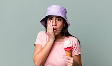 Téléchargez les photos : Feeling shocked and scared. ice cream and summer concept - en image libre de droit