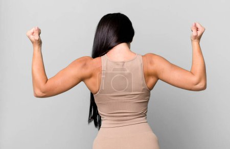 Foto de Hispanic pretty young woman fitness concept - Imagen libre de derechos