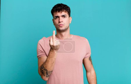 Téléchargez les photos : Man feeling angry, annoyed, rebellious and aggressive, flipping the middle finger, fighting back - en image libre de droit