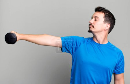 Foto de Adult man training and lifting a dumbbell - Imagen libre de derechos