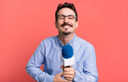 Foto de Adult man journalist or presenter with a microphone - Imagen libre de derechos