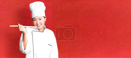 Téléchargez les photos : Jeune adulte jolie femme asiatique. chef de restaurant avec un outil en bois - en image libre de droit