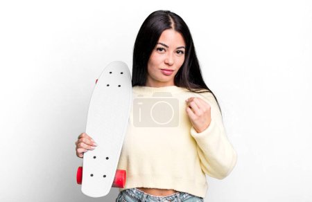 Foto de Hispanic pretty woman looking arrogant, successful, positive and proud. skate boarding concept - Imagen libre de derechos