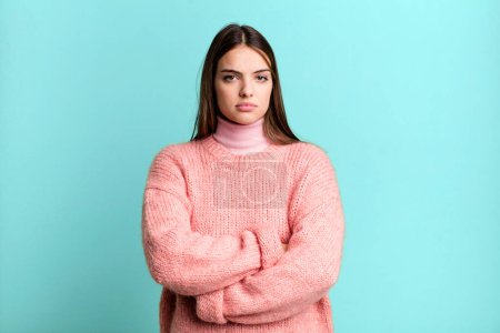 Foto de Pretty young adult woman feeling displeased and disappointed, looking serious, annoyed and angry with crossed arms - Imagen libre de derechos