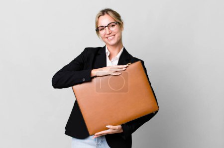 Foto de Pretty caucasian businesswoman with a leather suit case - Imagen libre de derechos