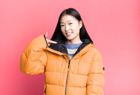 Téléchargez les photos : Young adult pretty asian woman wearing anorak. winter and cold concept - en image libre de droit