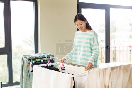 Foto de Asiático bonita mujer lavado ropa concepto - Imagen libre de derechos