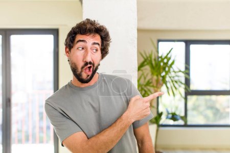 Téléchargez les photos : Young adult crazy man with expressive pose at a modern house interior - en image libre de droit