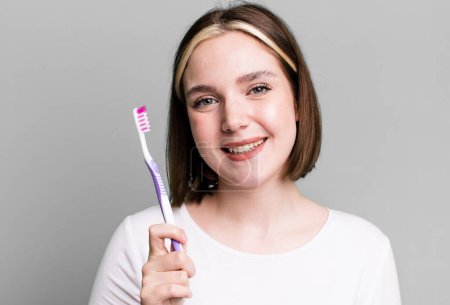 Foto de Young pretty woman using a toothbrush - Imagen libre de derechos